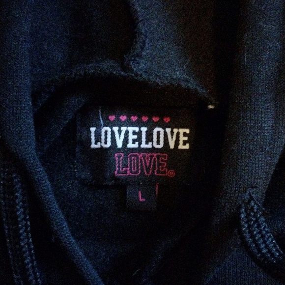 Lovelove Cropped black hoodie with camo sleeves. - Picture 3 of 4